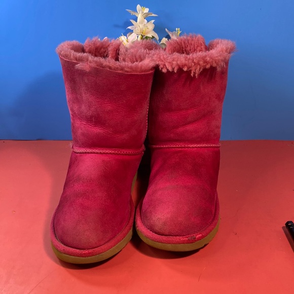 Girls Ugg boots SZ 3 - Picture 1 of 7